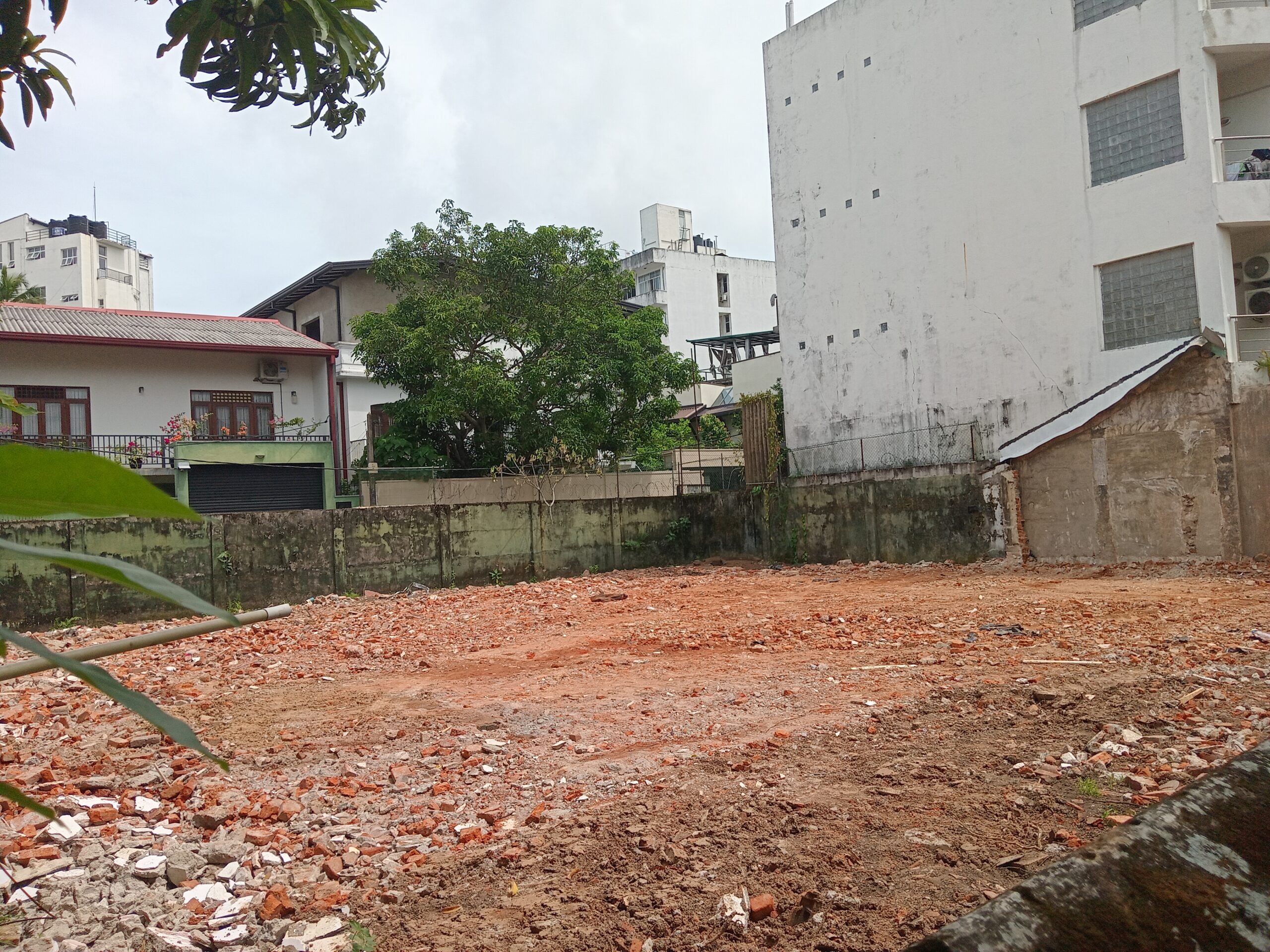 NUGEGODA THILAKA GARDEN LAND FOR SALE.