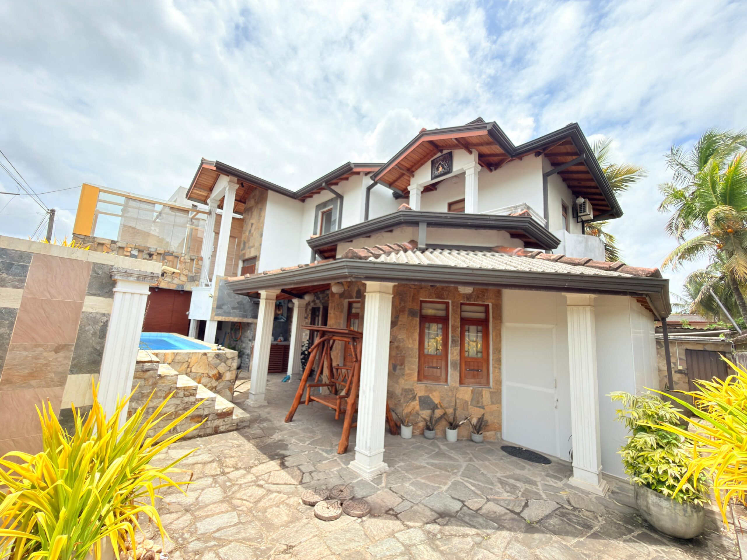 Luxuri 2 story Uncommon Modern House